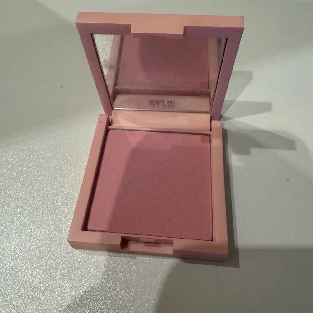 Kylie Jenner Blush 336 Winter Kissed - Picture 3 of 3